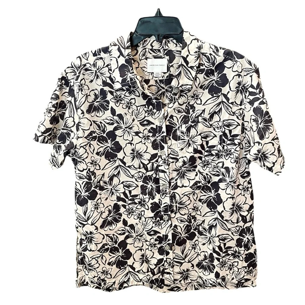 American Eagle Outfitters Black and White Floral Button Down Shirt